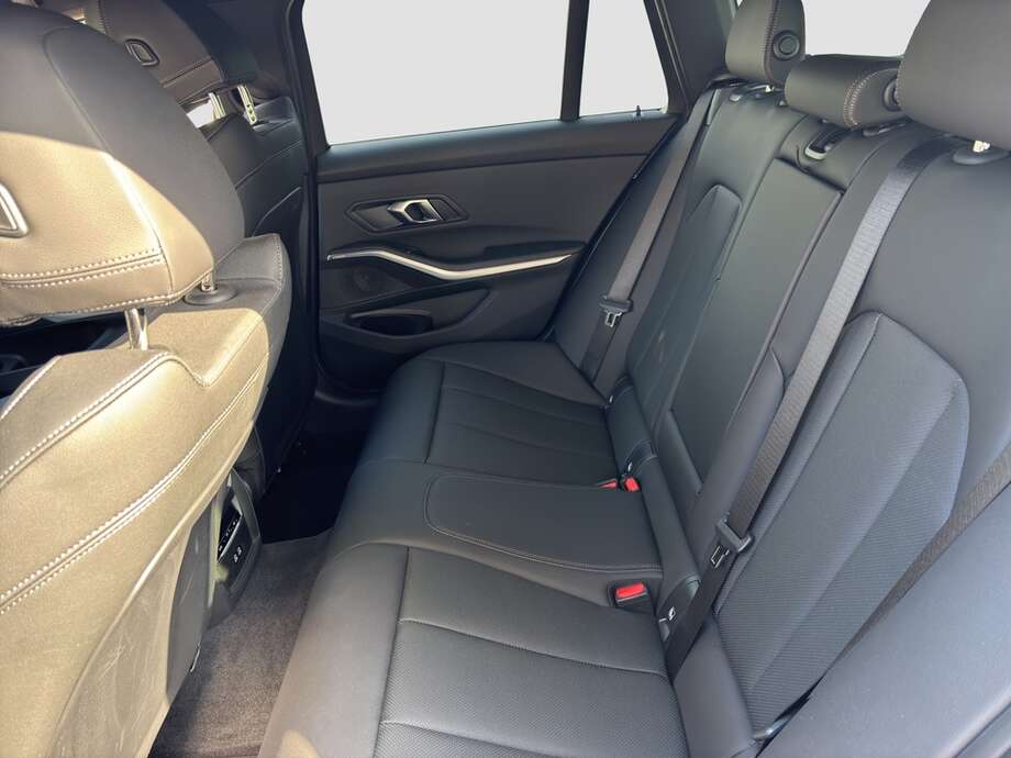 BMW 320d (Bild 13/16)