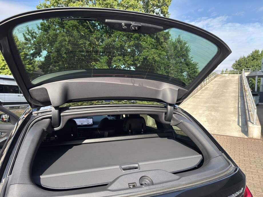 BMW 320d (Bild 15/16)