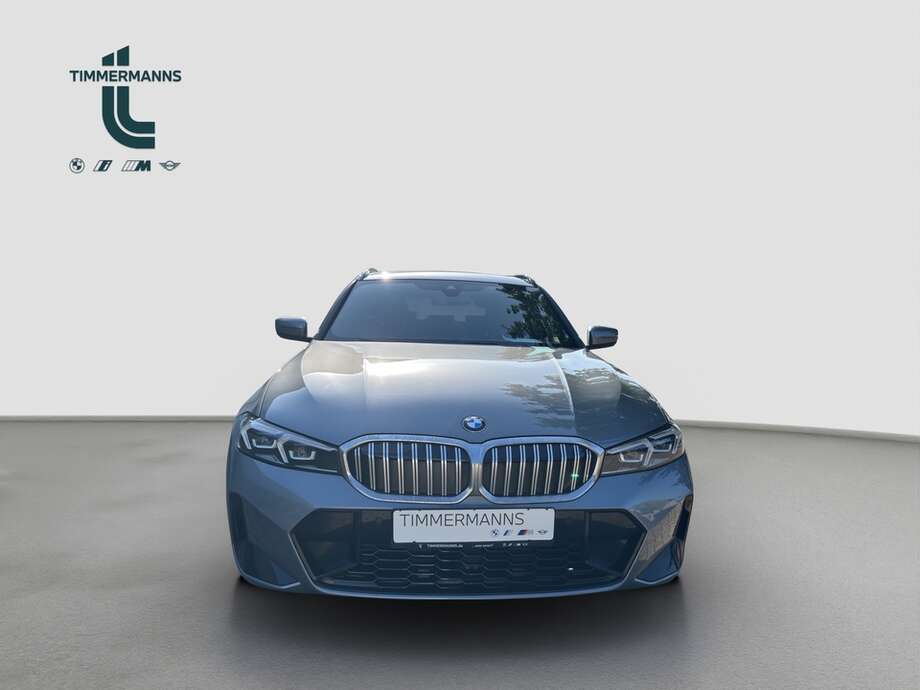 BMW 320d (Bild 8/15)