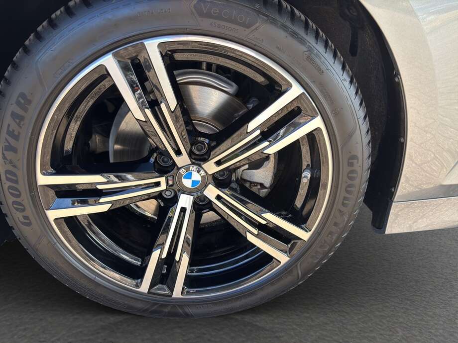 BMW 320d (Bild 9/15)