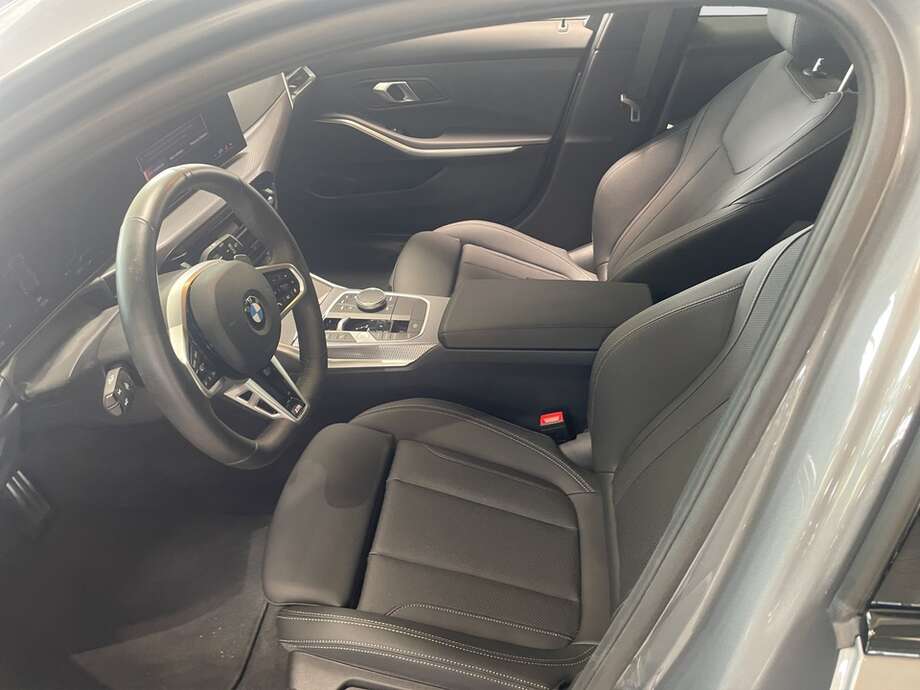 BMW 320d (Bild 10/16)