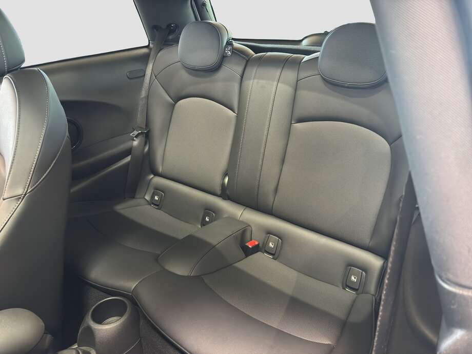 MINI Cooper SE (Bild 14/17)