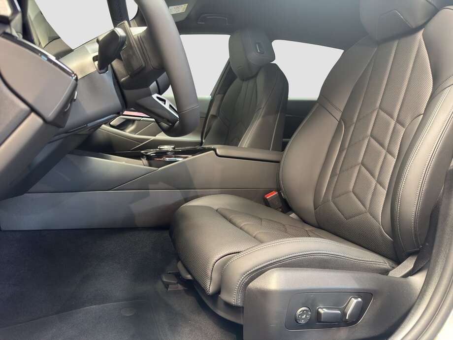 BMW 520d xDrive (Bild 10/15)
