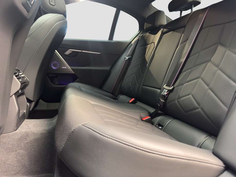 BMW 540d xDrive (Bild 14/15)
