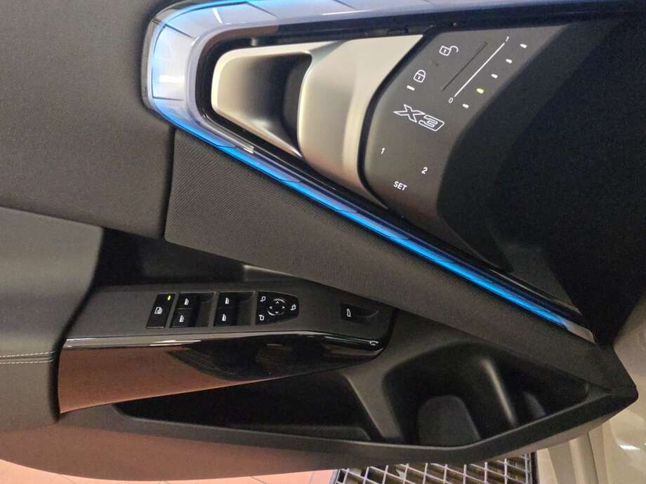 BMW X3 (Bild 16/18)