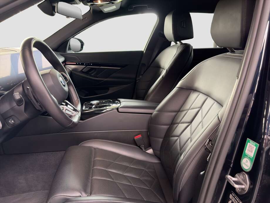 BMW 520d xDrive (Bild 10/16)