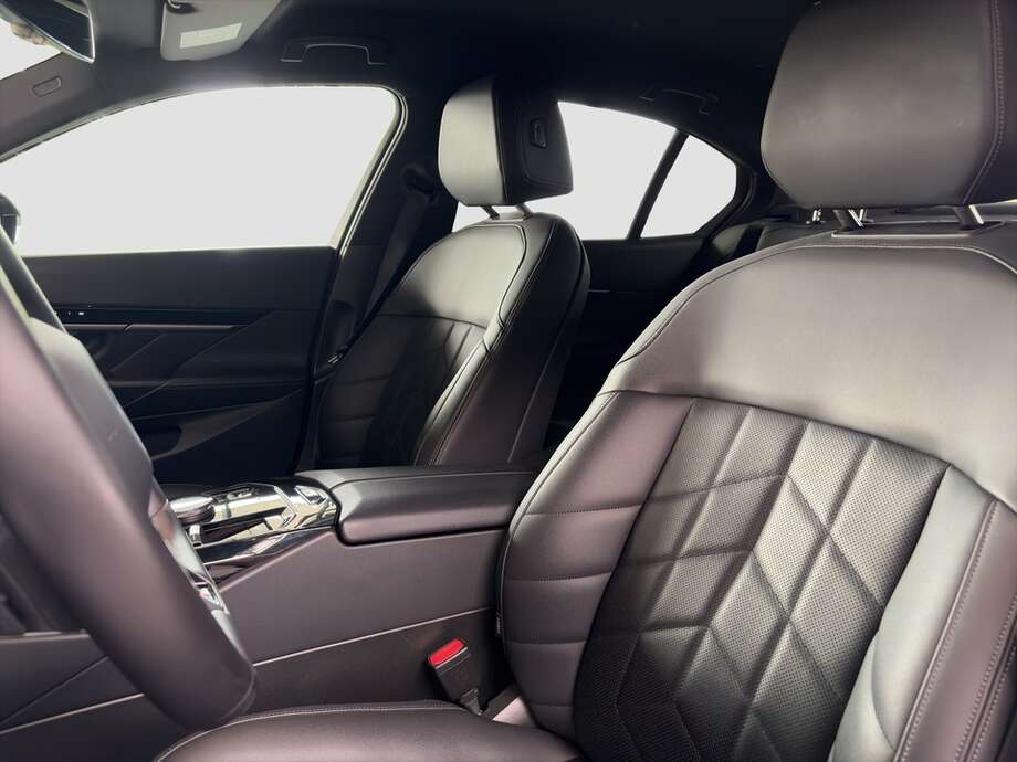 BMW 520d xDrive (Bild 11/16)
