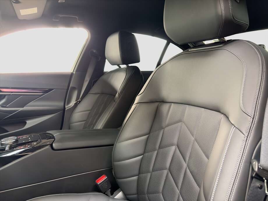 BMW 520d (Bild 11/16)