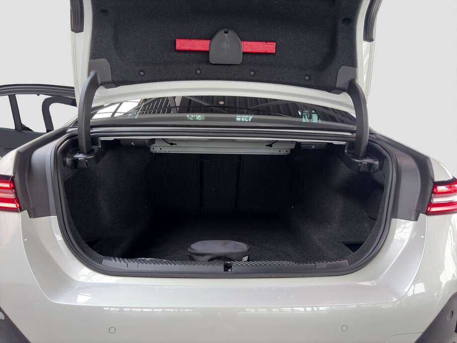 BMW 520d (Bild 15/16)