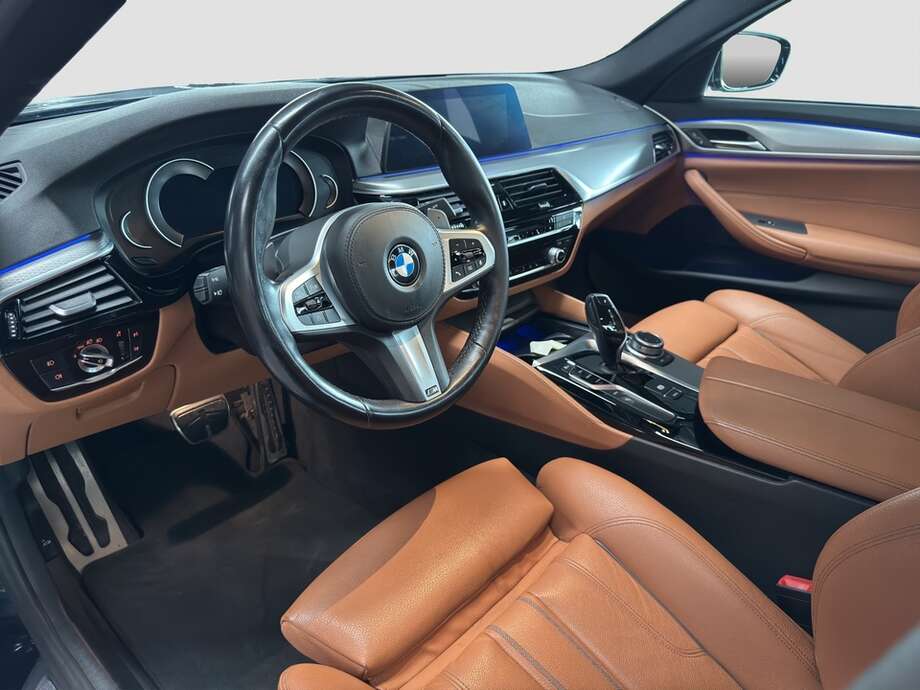 BMW 530e xDrive (Bild 10/22)