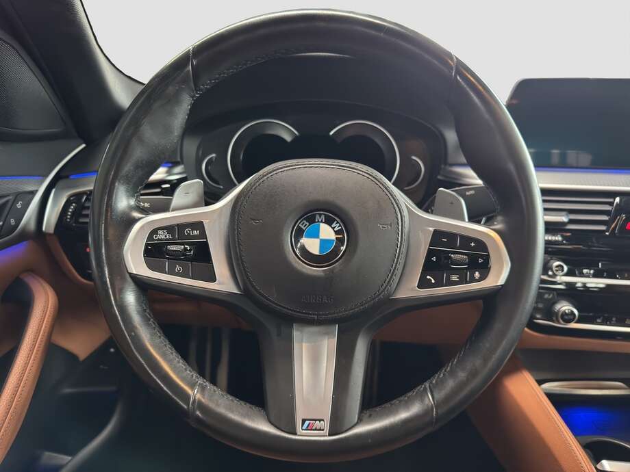 BMW 530e xDrive (Bild 11/22)