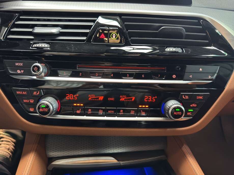 BMW 530e xDrive (Bild 21/22)