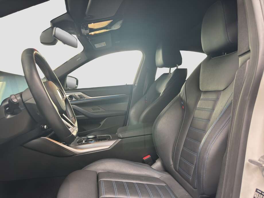 BMW i4 (Bild 10/16)