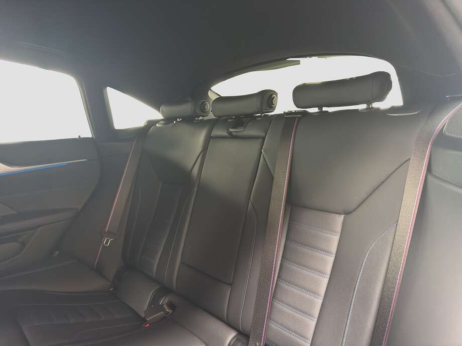 BMW i4 (Bild 14/16)
