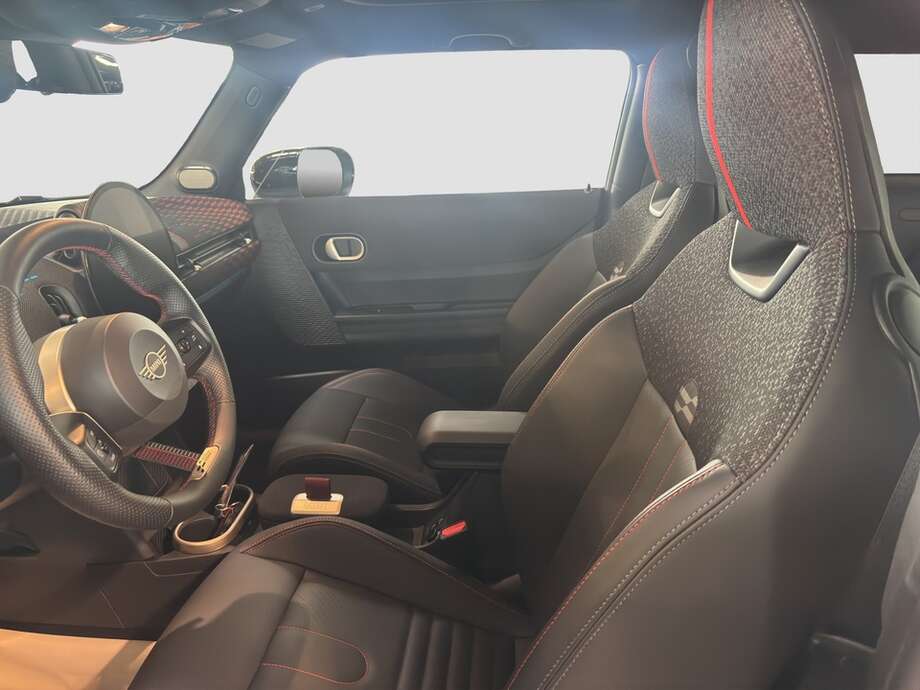 MINI Cooper (Bild 9/18)