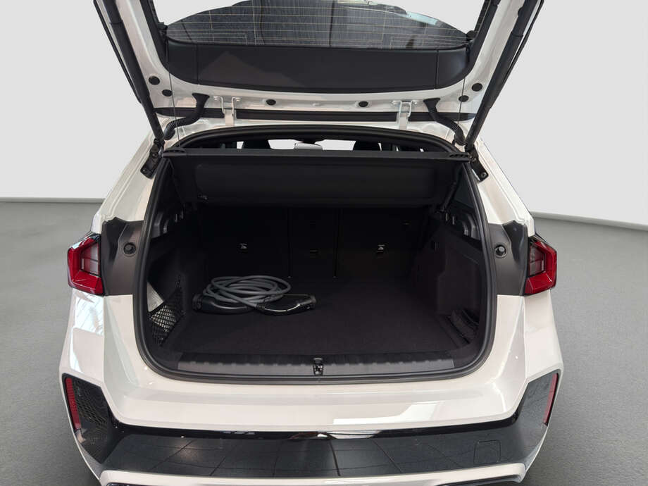 BMW iX1 eDrive20 (Bild 15/18)