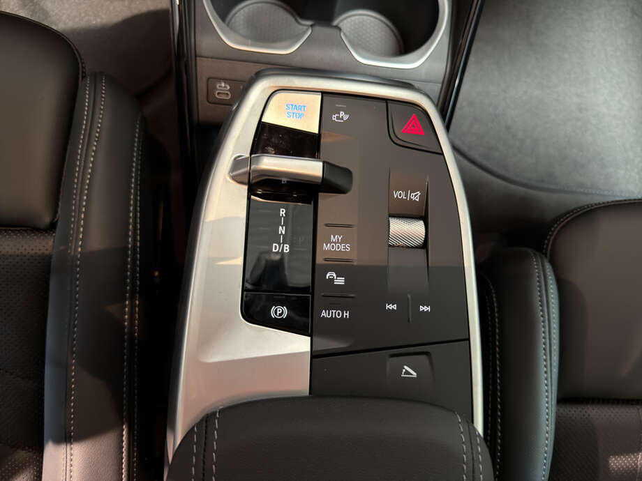 BMW iX1 eDrive20 (Bild 17/18)