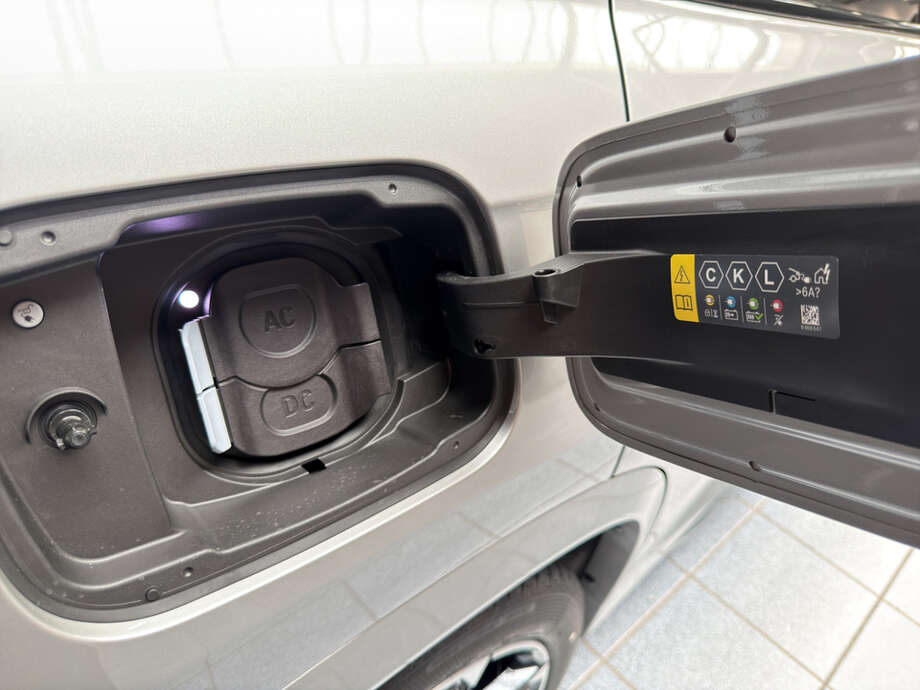BMW BMW iX1 eDrive20 (Bild 15/18)