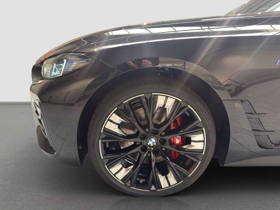 BMW i4 (Bild 9/17)
