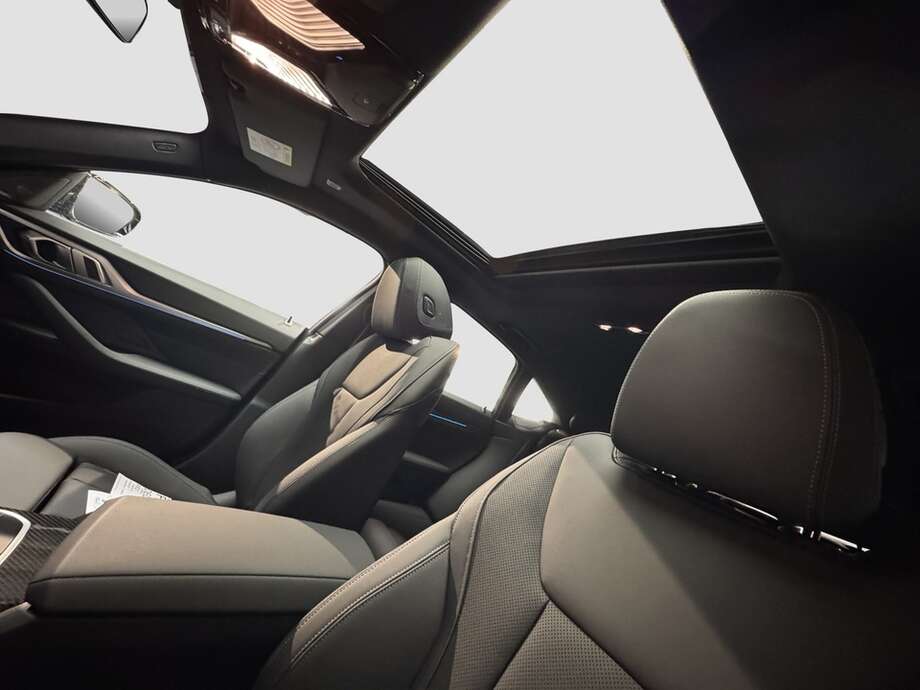 BMW i4 (Bild 11/17)