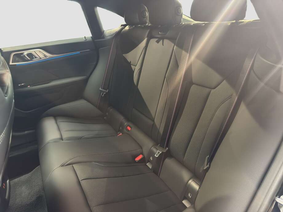 BMW i4 (Bild 14/17)