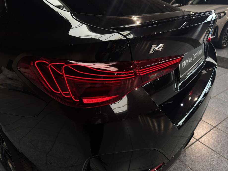BMW i4 (Bild 16/17)