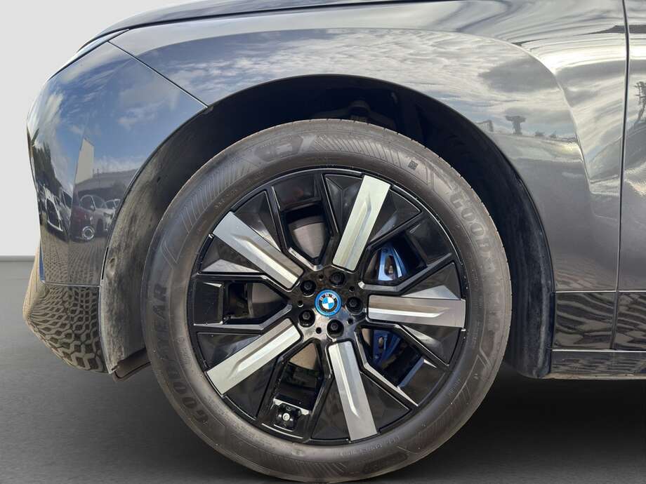 BMW iX (Bild 10/24)