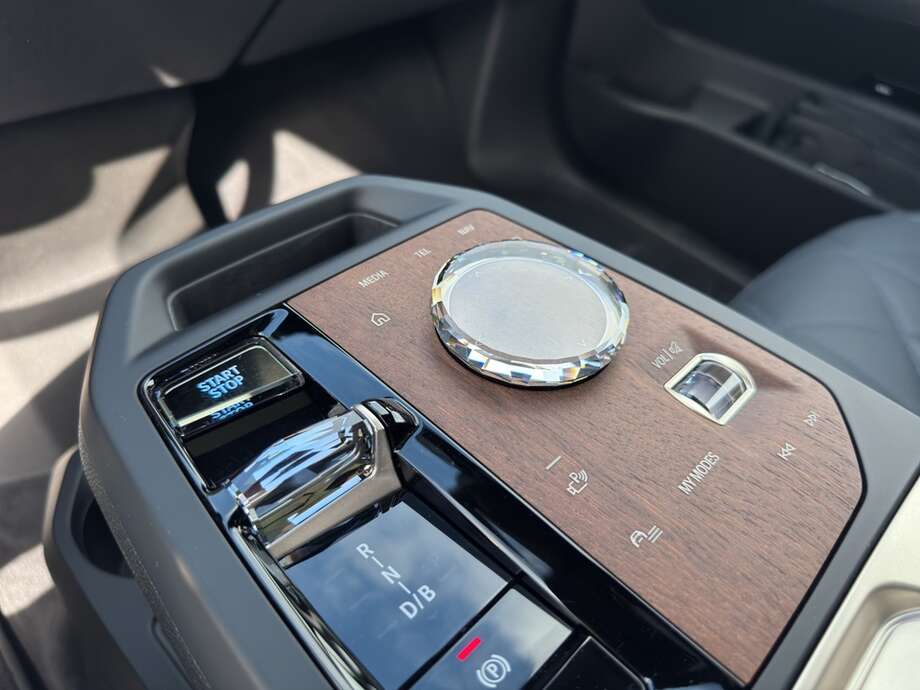BMW iX (Bild 19/24)