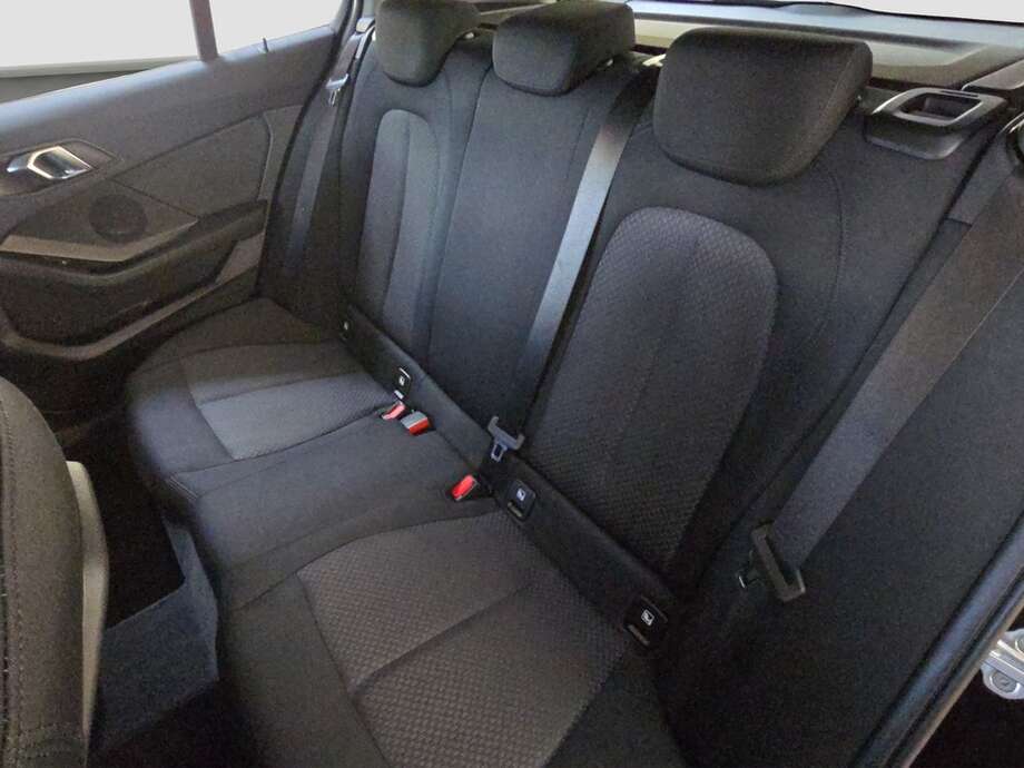 BMW 116d (Bild 14/18)