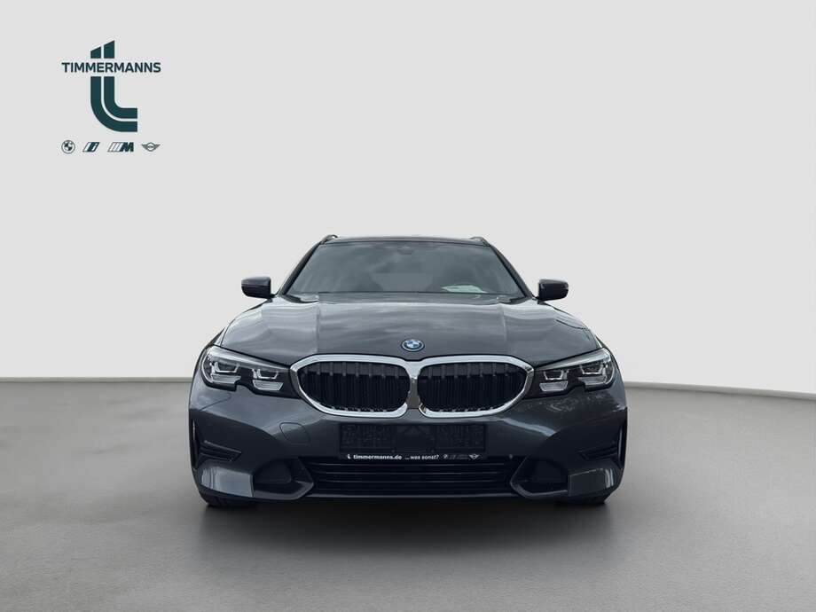 BMW 330e (Bild 8/20)