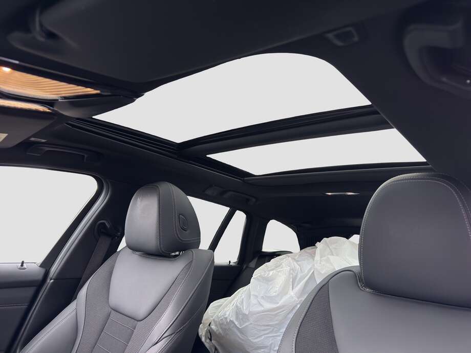 BMW 330e (Bild 11/20)