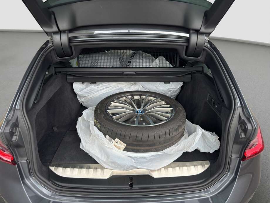 BMW 330e (Bild 14/20)