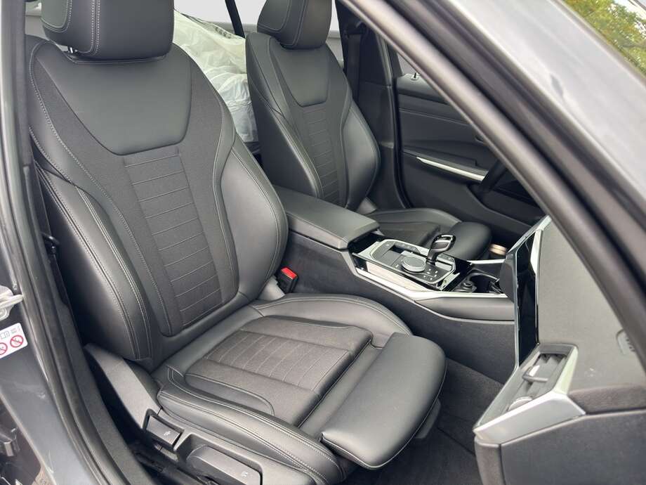 BMW 330e (Bild 15/20)
