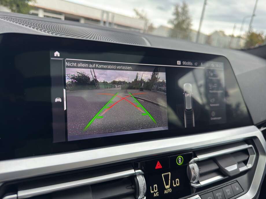 BMW 330e (Bild 16/20)