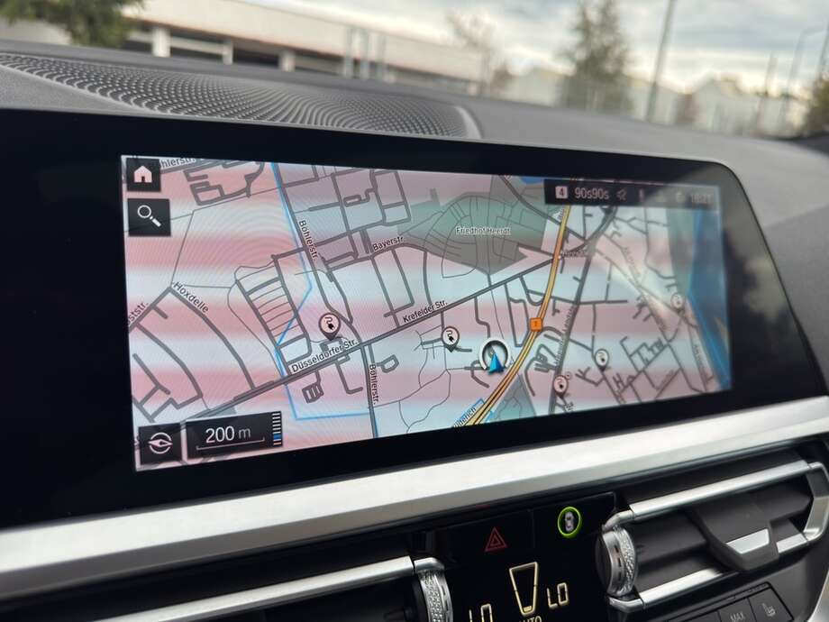 BMW 330e (Bild 17/20)