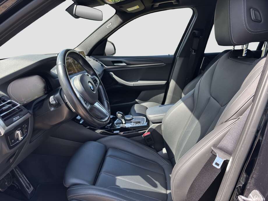 BMW X3 (Bild 9/17)