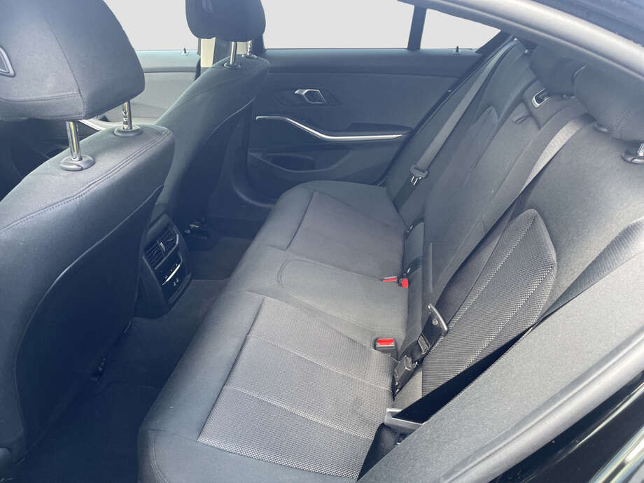 BMW 320d (Bild 6/7)