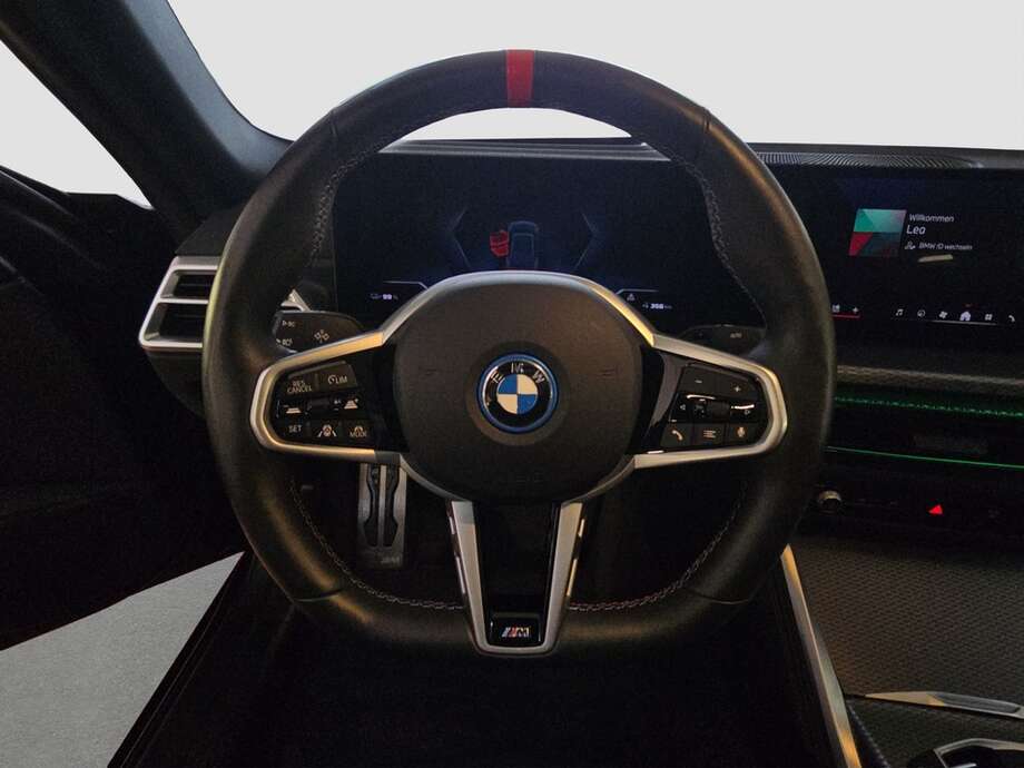BMW i4 (Bild 12/19)