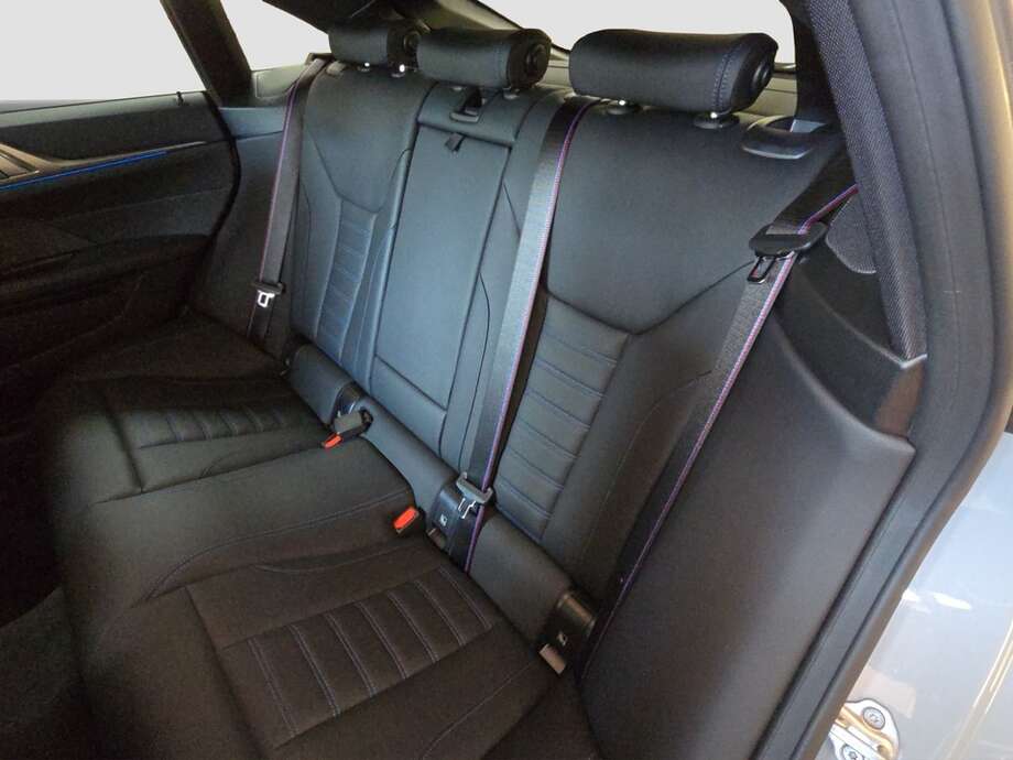 BMW i4 (Bild 14/19)