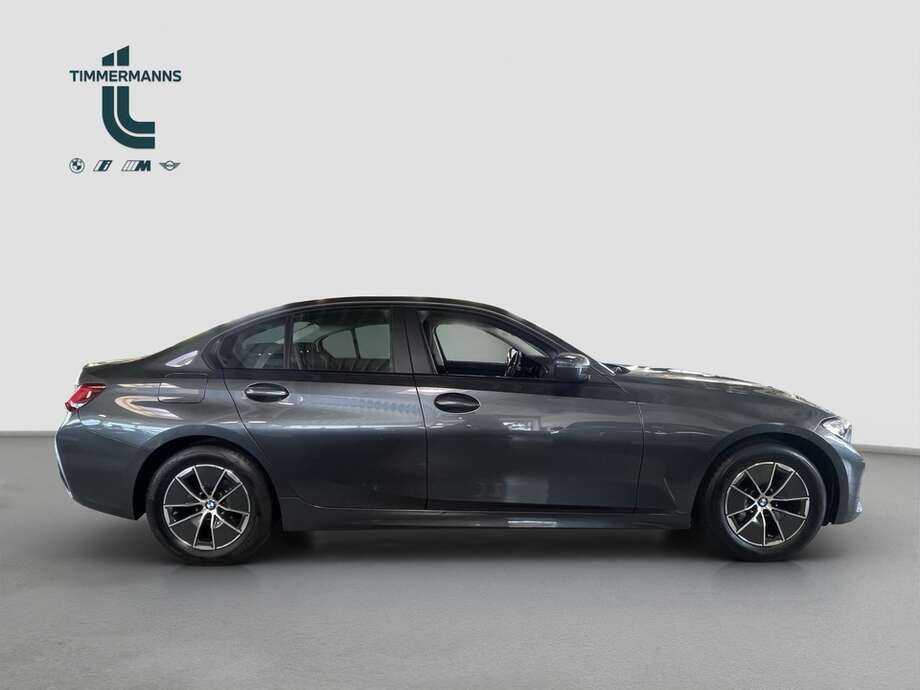 BMW 320i (Bild 7/16)