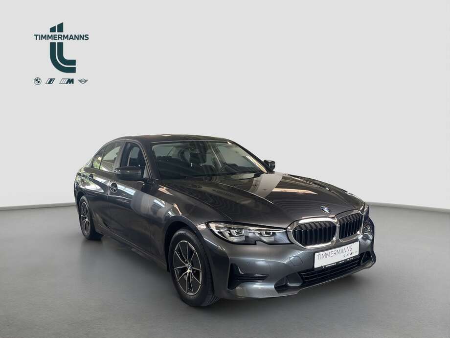 BMW 320i (Bild 8/16)