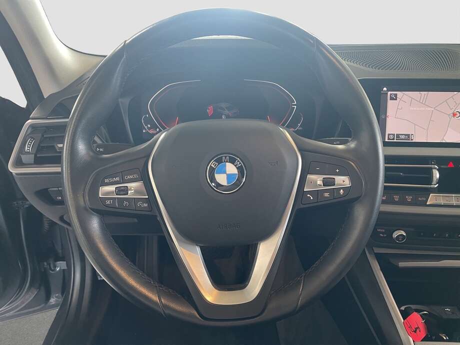 BMW 320i (Bild 13/16)