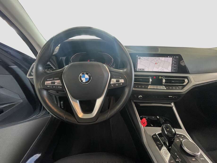 BMW 320i (Bild 14/16)