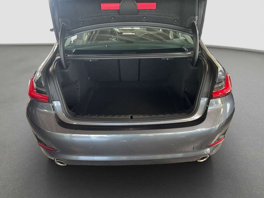 BMW 320i (Bild 16/16)