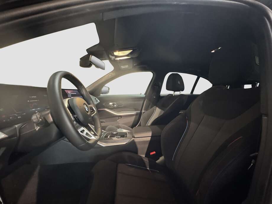 BMW 320 xDrive (Bild 10/15)