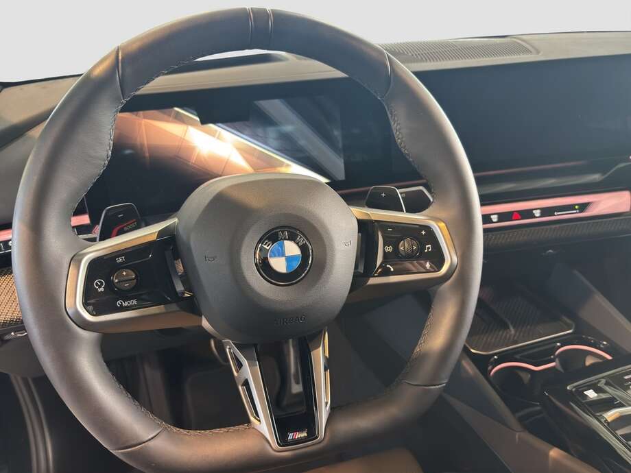 BMW 520d xDrive (Bild 12/17)