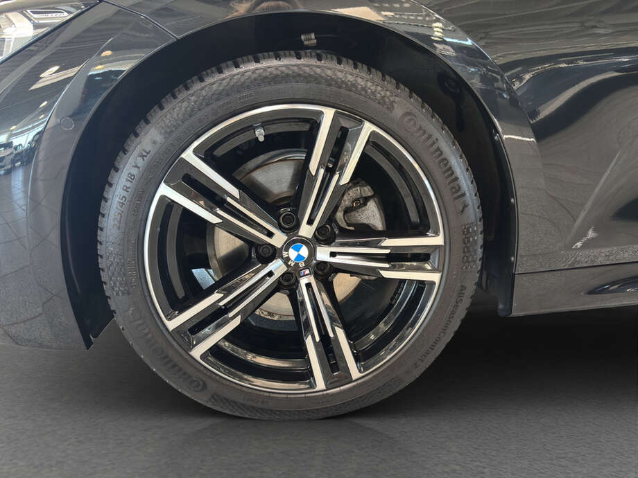 BMW 320d (Bild 9/16)