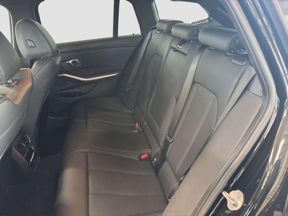 BMW 320d (Bild 15/16)