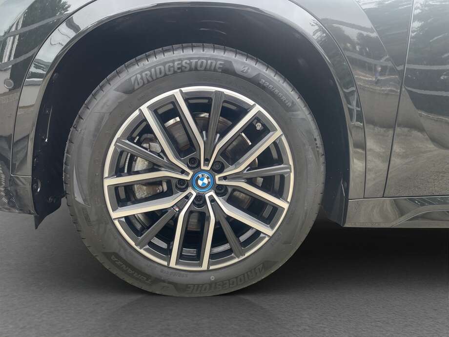 BMW iX1 xDrive30 (Bild 9/16)