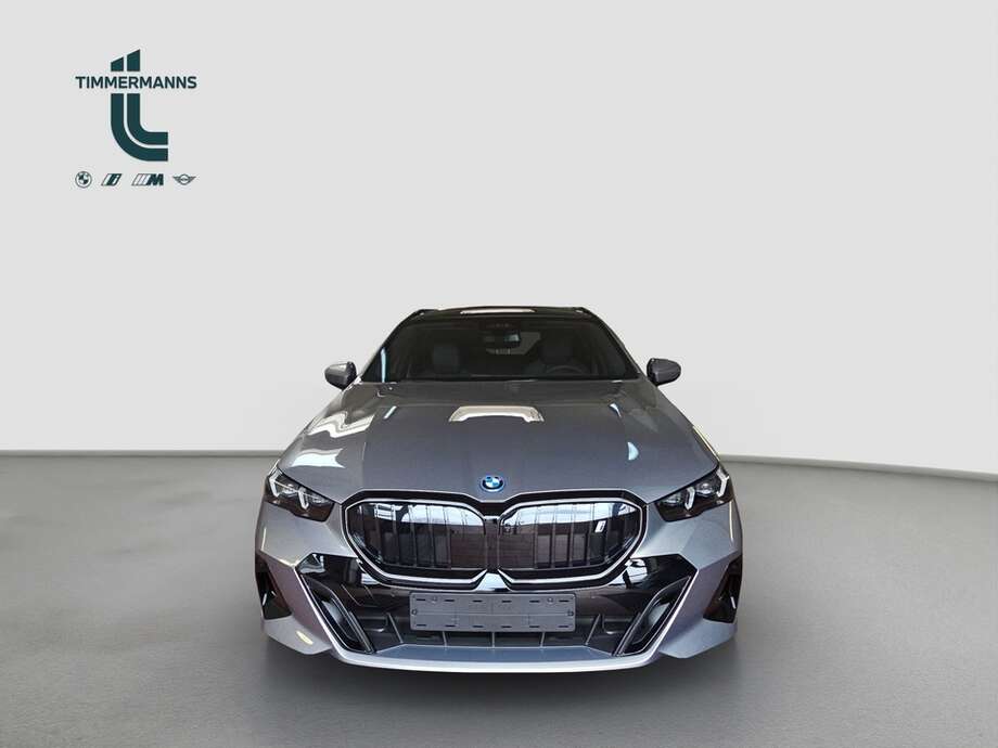 BMW i5 eDrive40 Touring (Bild 8/18)